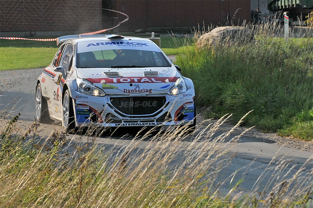 Christian Jensen og Freddy Pedersen jagter guld på hjemmebane ved Danboring Rally Denmark
(Foto: rallypics.dk)